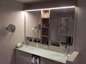 Badezimmerspiegel