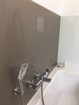 Glasrückwand im Badezimmer