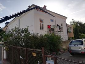 Glasvordach mit Kranhilfe