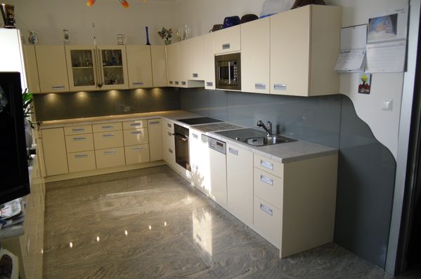 Glasrückwände von Glasbau Wöhrer GmbH in Traiskirchen, Baden und Mödling.