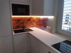 Glasküchenrückwand mit Muster