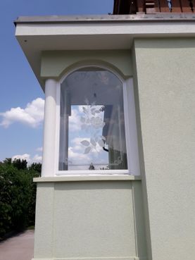 Fixverglasung mit Sandstrahldekor