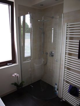 Glasbau Wöhrer GmbH Badgestaltung in Traiskirchen, Baden und Mödling Niederösterreich