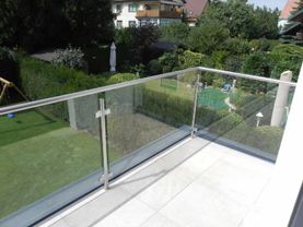 Glasgeländer mit Edelstahlstehern
