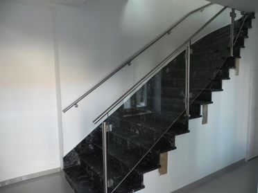 Glasbau Wöhrer GmbH Bauverglasungen, Stiegengeländer und mehr in Traiskirchen Mödling und Baden